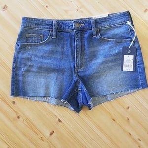 High riae shortie shorts